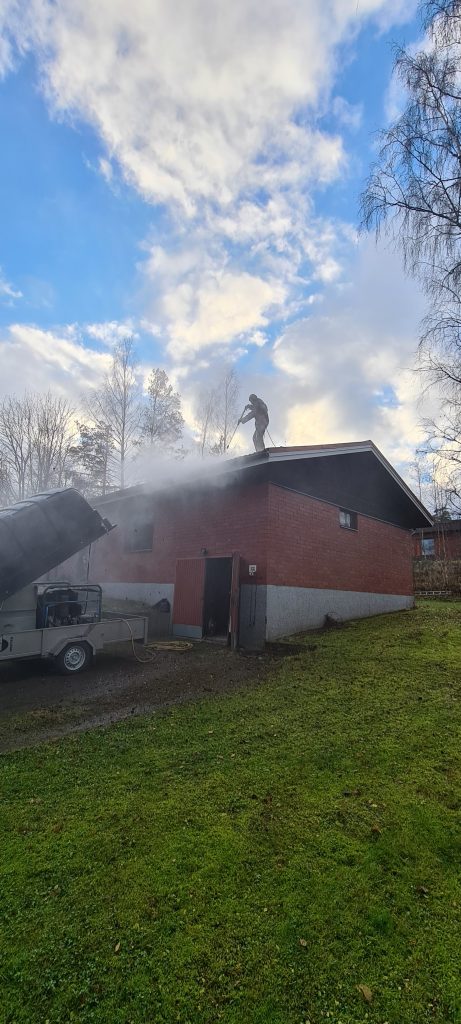 peltikaton tai tiilikaton pesu Tuuloksessa